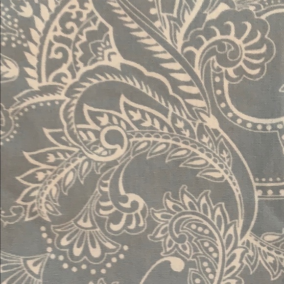 Luxe Habitat blue and white shower curtain - Picture 3 of 3